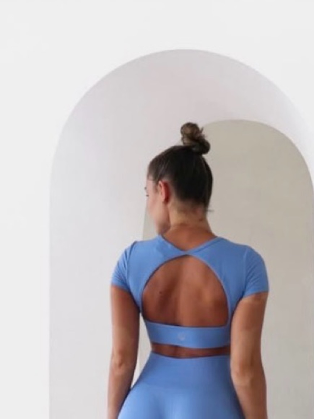 Lazuli label short sleeve Blue Open-Back Active Crop Top